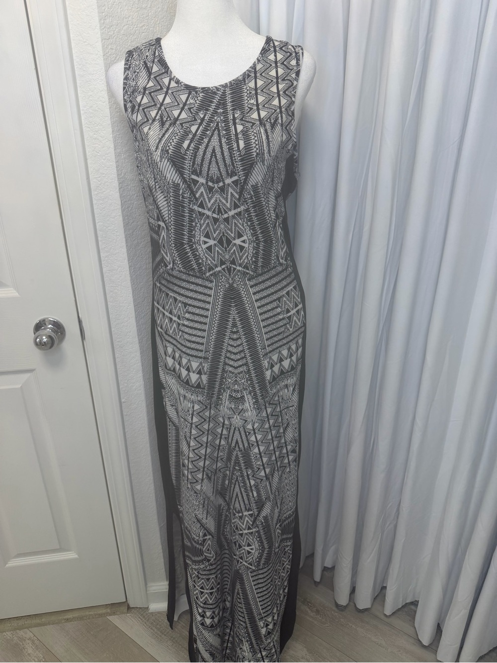 NWT Hot Kiss Aztec Geometric Racerback Maxi Dress Size L Black White